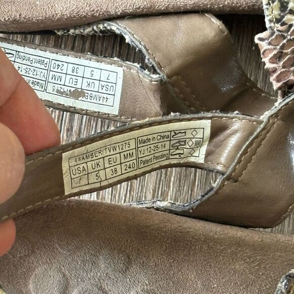 Vionic Rest Amber Natural Beige Snake Sandals in size 7 - Picture 8 of 8